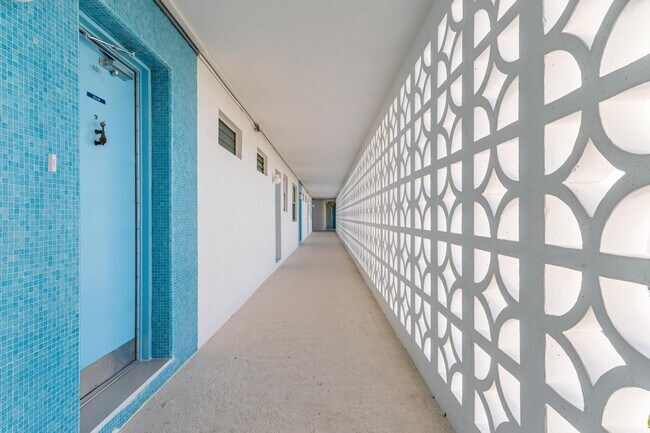 Building Photo - 9101 E Bay Harbor Dr