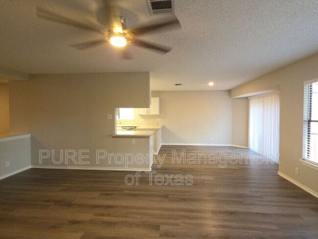 Building Photo - 1406 Bullhill Cove