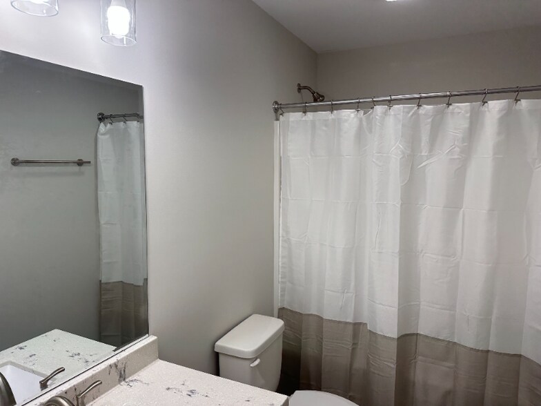 Building Photo - 1956 W Cadmus Rd