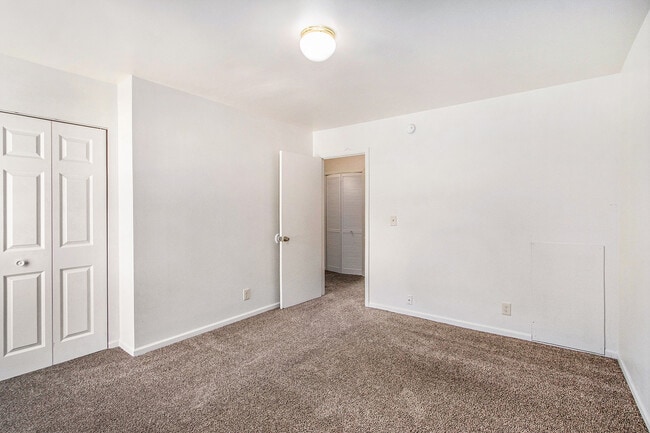 Building Photo - 3406 Kenbrooke Ct