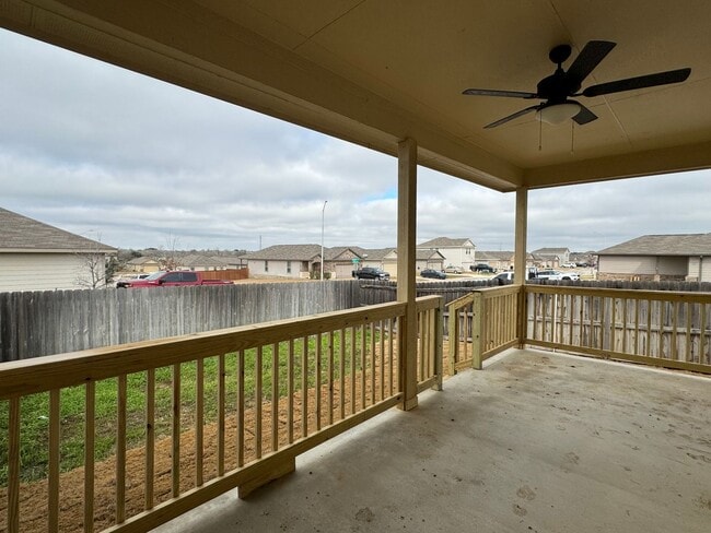 Building Photo - Beautiful 3x2 Duplex in New Braunfels, TX!