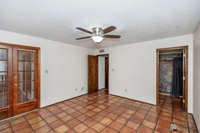 Building Photo - 770 W 37th St