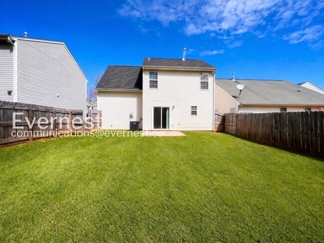 Building Photo - 4 Bed, 3 Bath Single Family Home with Garage Parking / Pet-Friendly / Vouchers Accepted / Availab...