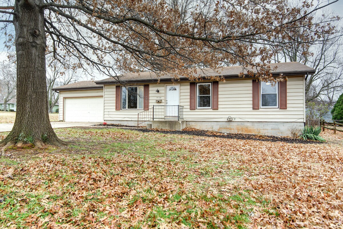 Building Photo - 3128 S Pinehurst Ave