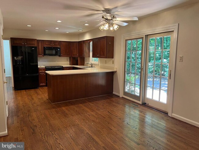 Building Photo - 10101 Alsace Ct