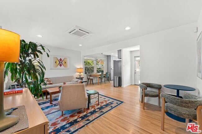 Building Photo - 1338 Montecito Cir