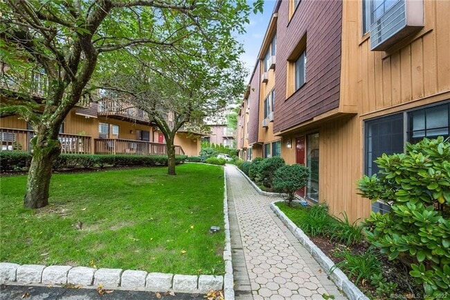 Building Photo - 197 Bridge St