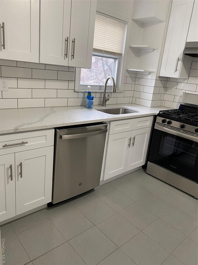 Building Photo - 151-55 20th Rd