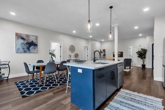 Building Photo - 185 Ashford Ave