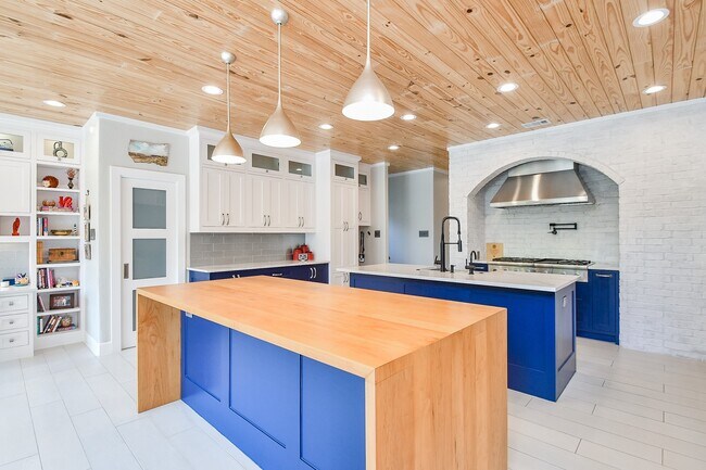 Building Photo - 7106 Habersham Ave