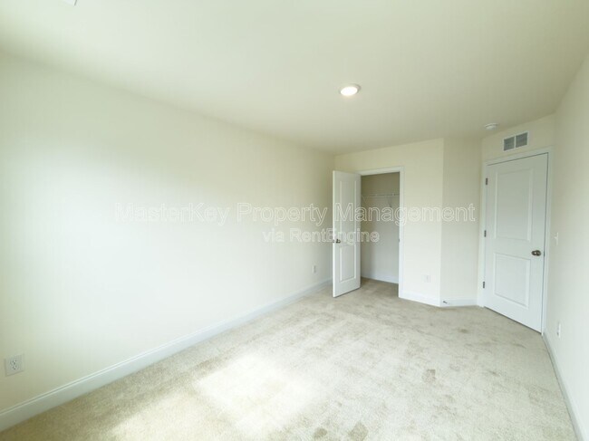 Building Photo - 74 Bloodroot St