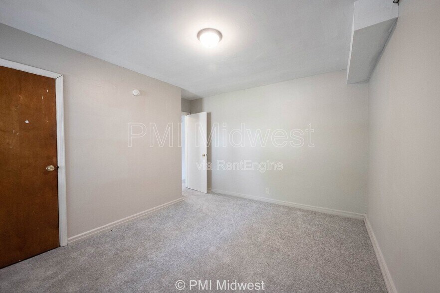 Building Photo - 3725 N Sherman Dr
