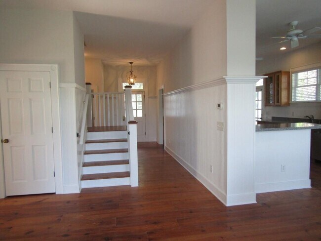 Building Photo - 703 Tradewind Ct