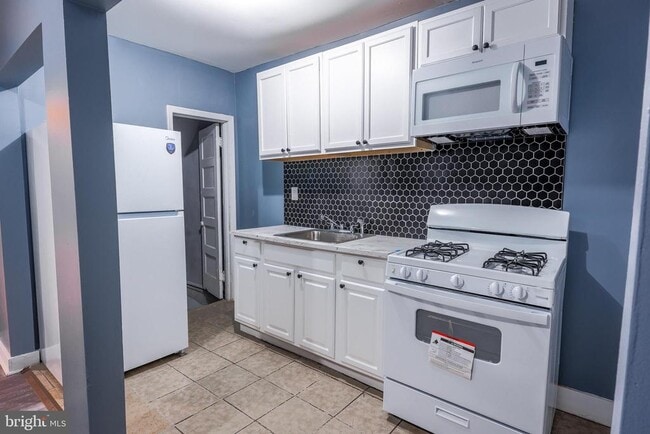 Building Photo - 6746 Linmore Ave