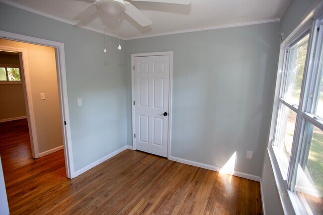 Building Photo - 230 Habersham Way