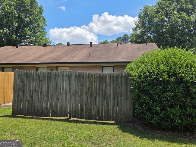 Building Photo - 8437 Pineland Dr