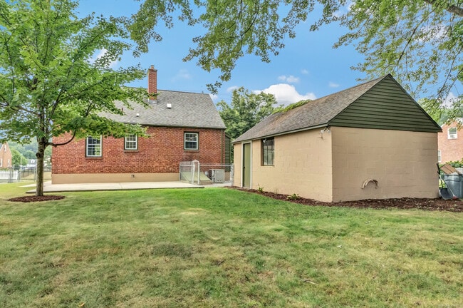 Building Photo - 116 Morse St