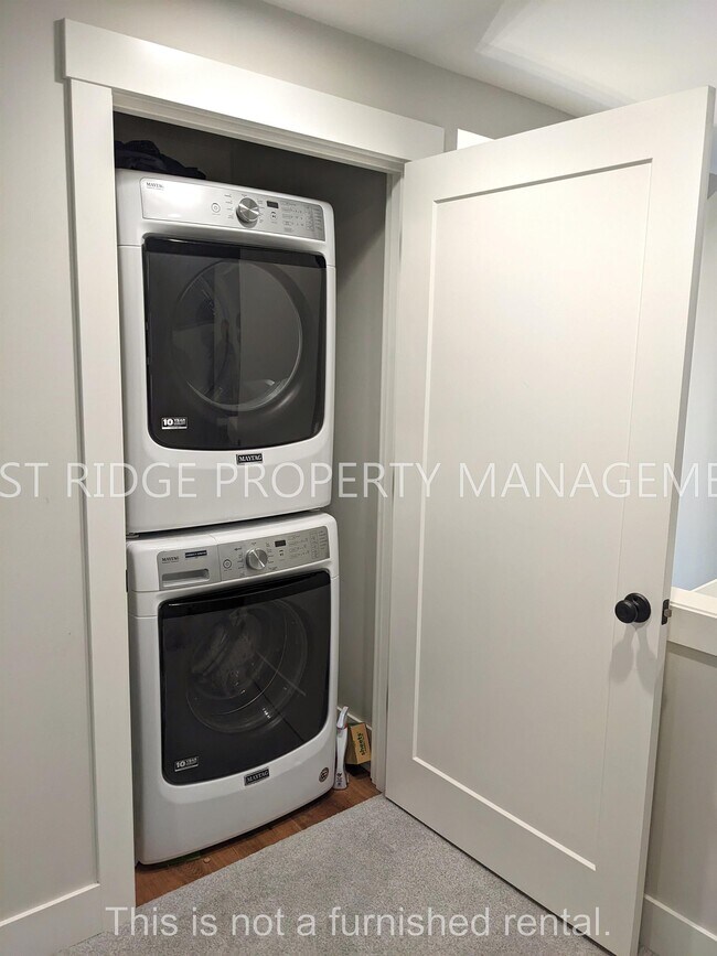 Building Photo - 34 NE Ivy St