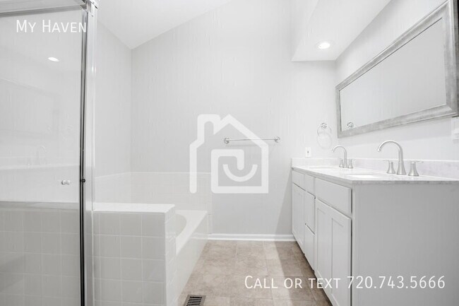 Building Photo - 5812 S Jericho Way