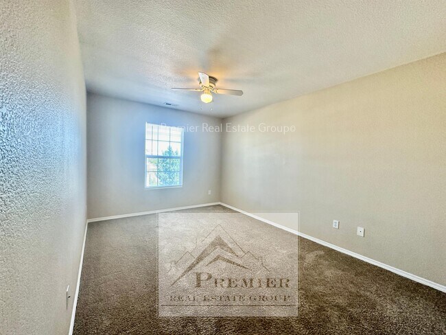 Building Photo - 10586 Country Park Point