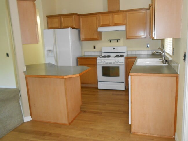 Building Photo - 2396 NE Desert Willow Ct