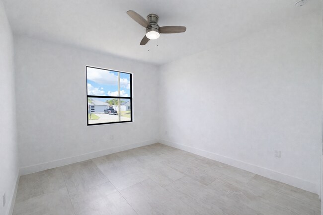 Building Photo - 211 NW 25th Ave