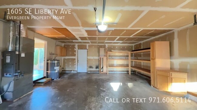 Building Photo - 1605 SE Liberty Ave