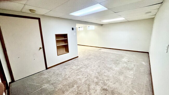 Building Photo - 6865 Barker Dr