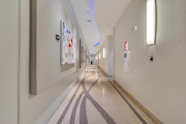 Building Photo - 150 E Robinson St