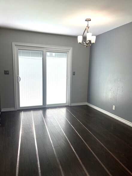 Dining room - 338 W Plymouth St