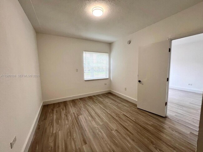 Building Photo - 1900 Calais Dr