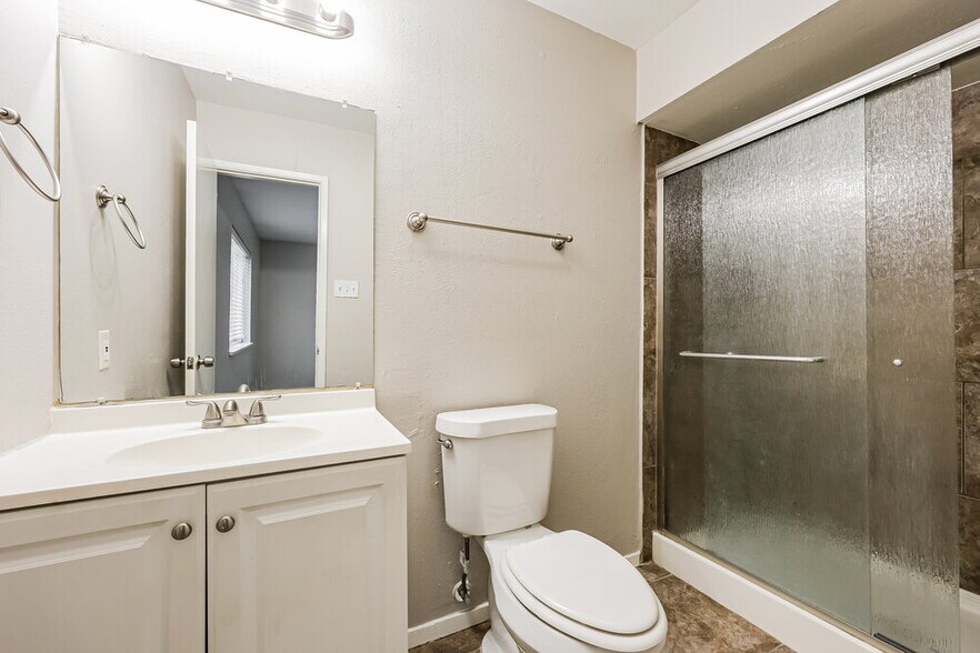 Building Photo - 7438 Emory Oak Ln