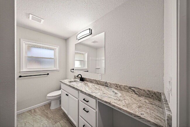 Building Photo - 192 Oriole Dr