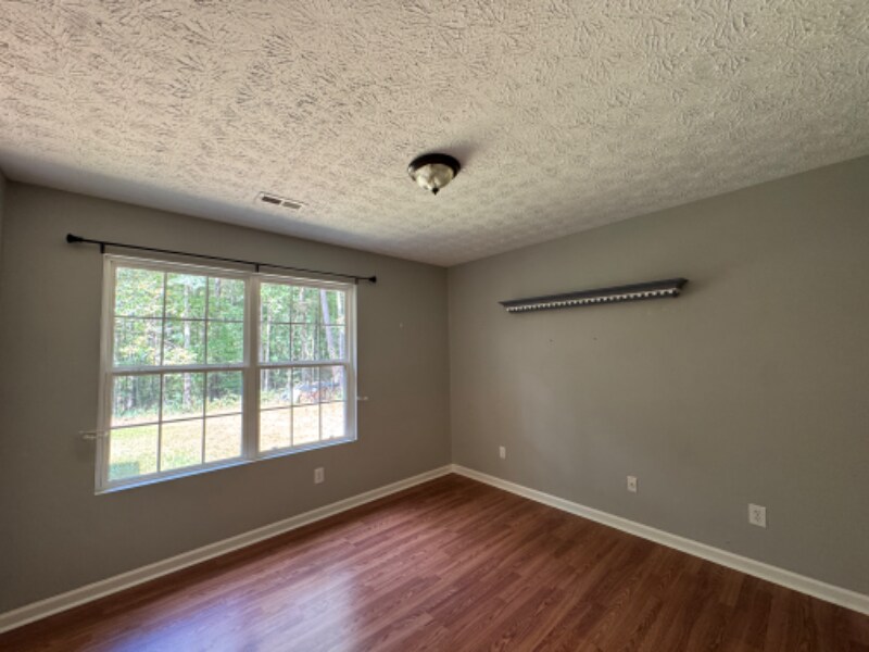 Building Photo - 350 Bee Rd
