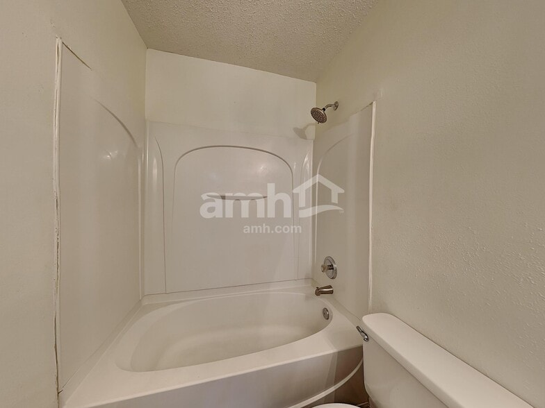 Building Photo - 1066 Bridgend Dr