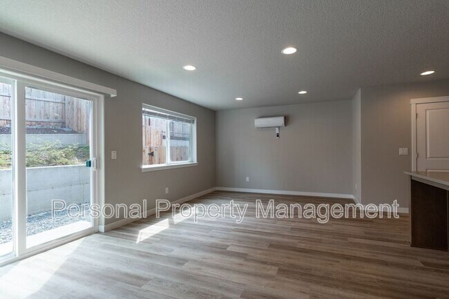 Building Photo - 4803 NE 37th Ct