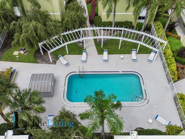 Building Photo - 1301 S Howard Ave