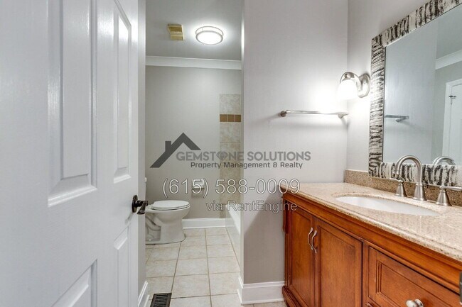 Building Photo - 717 Fox Ridge Dr