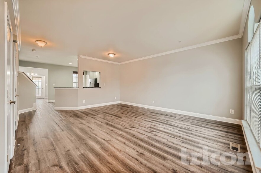 Building Photo - 566 Callander Way