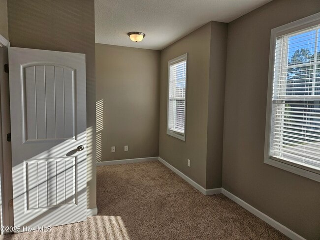 Building Photo - 609 Winfall Dr