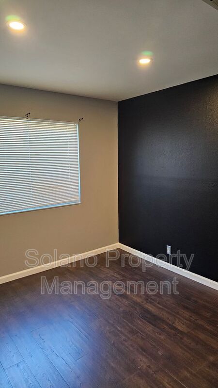 Building Photo - 771 Quartz Ln