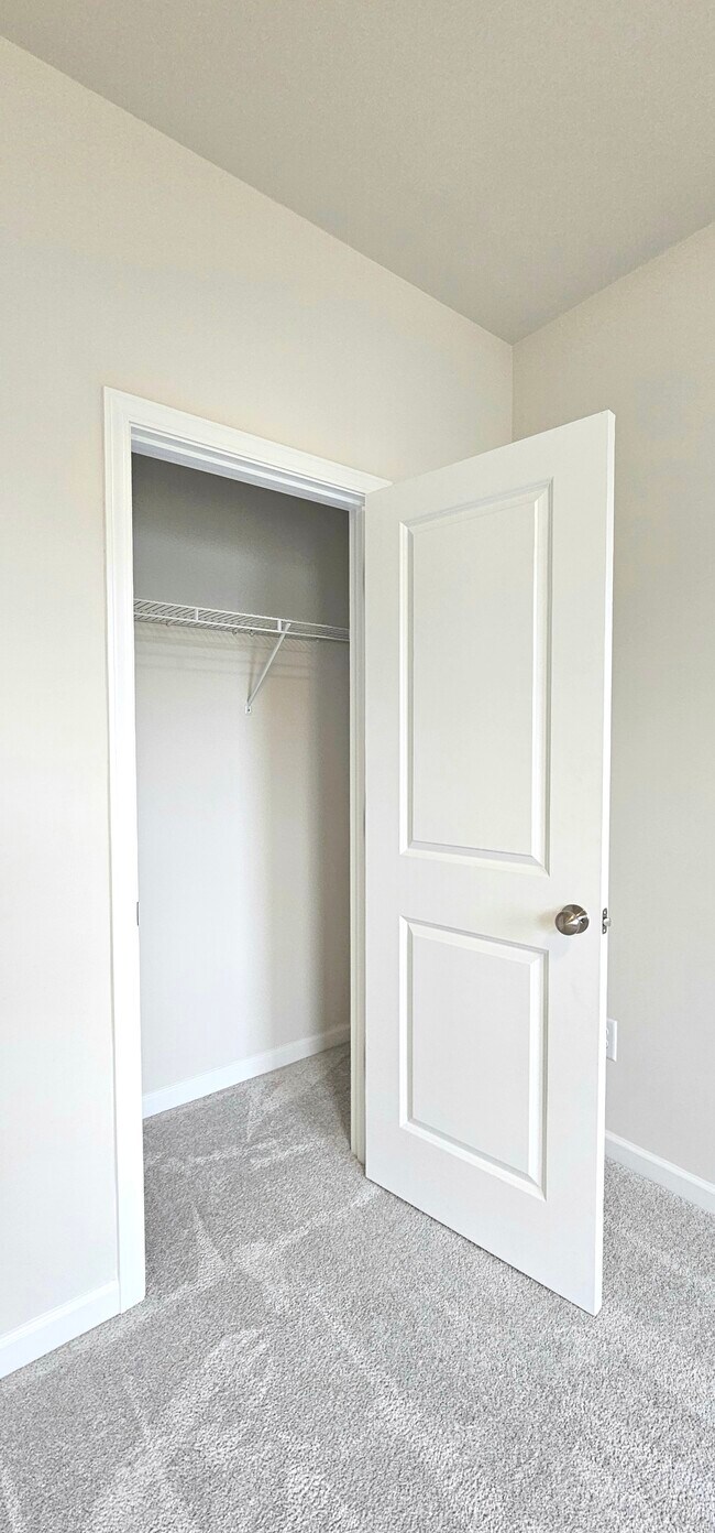 Building Photo - 904 Kinsey Aly