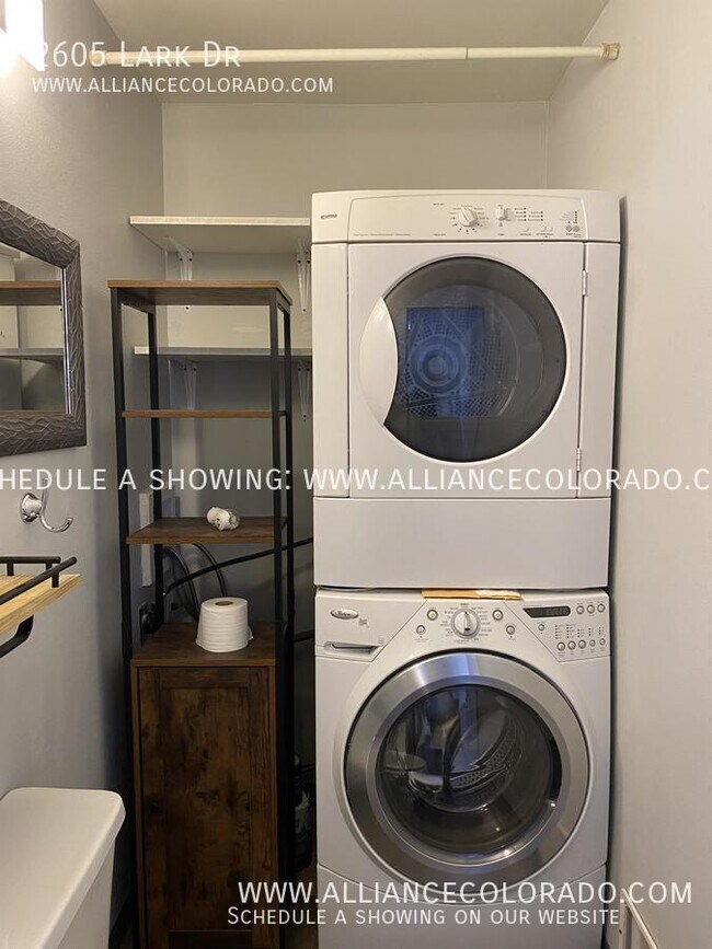 Building Photo - 2605 Lark Dr