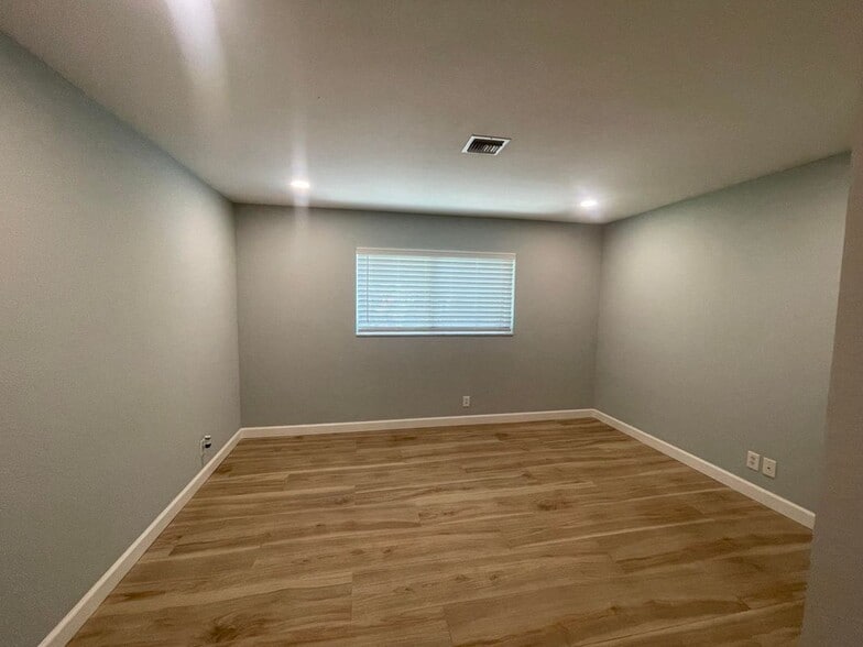 Building Photo - 11737 Inverness Cir