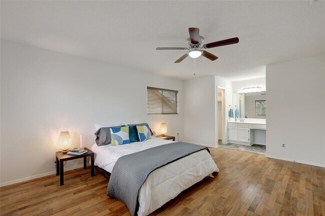 Building Photo - 4505 Clarno Dr