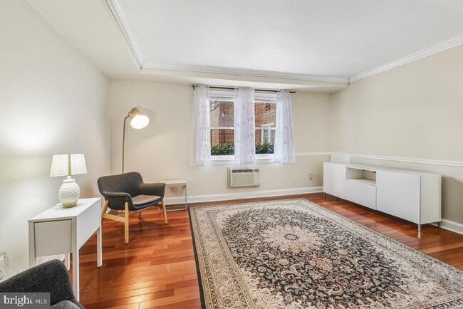 Building Photo - 906 S Washington St