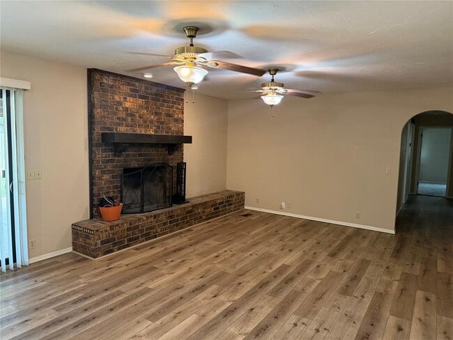 Building Photo - 1018 Claremont Dr