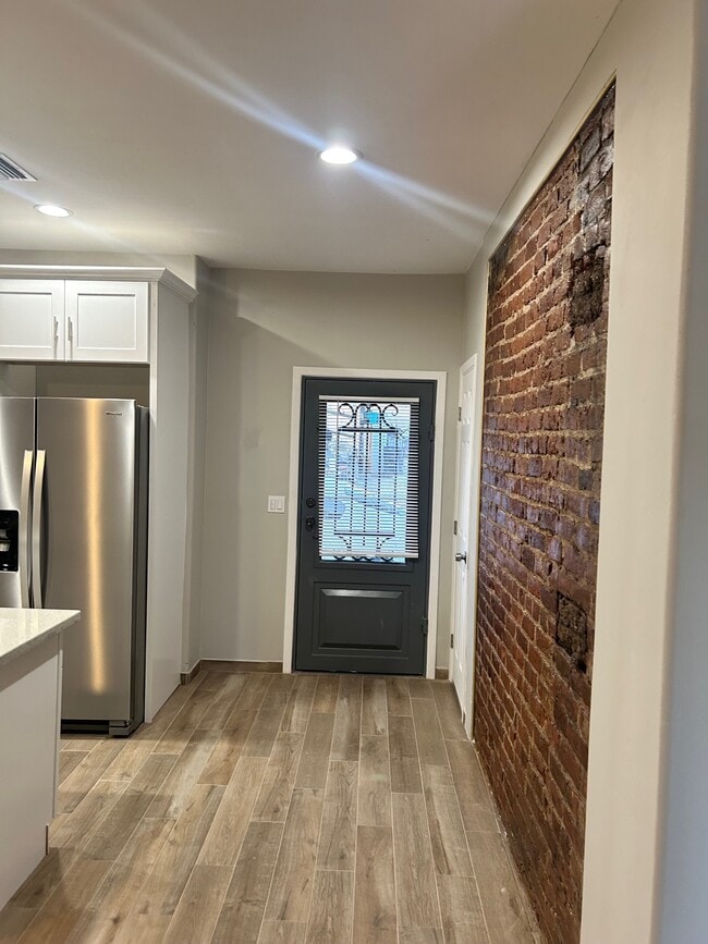 Building Photo - 382 W Quarry St