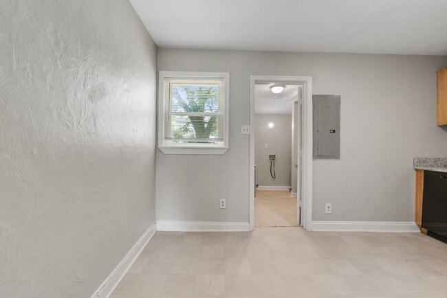 Building Photo - PORTSMOUTH TOWNHOME - 2 BED, 2 FULL BATH FOR RENT BY PMI VIRGINIA