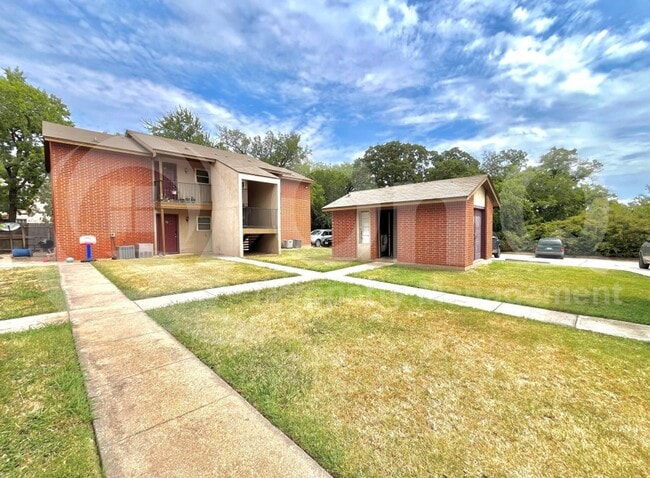 Building Photo - 410 Bryan St